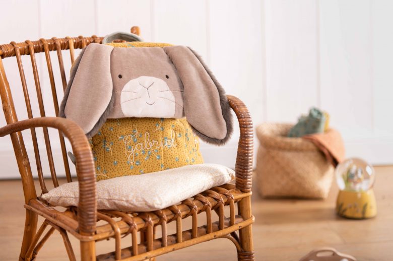 sac à dos en tissu pour enfant personnalisé de la collection Trois Petits Lapins de Moulin Roty