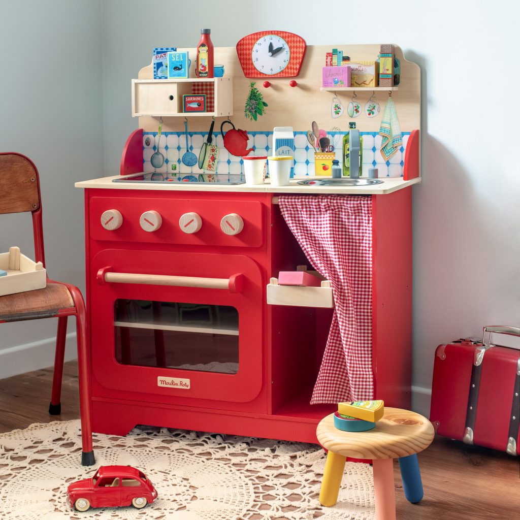 cuisine en bois rouge Moulin Roty