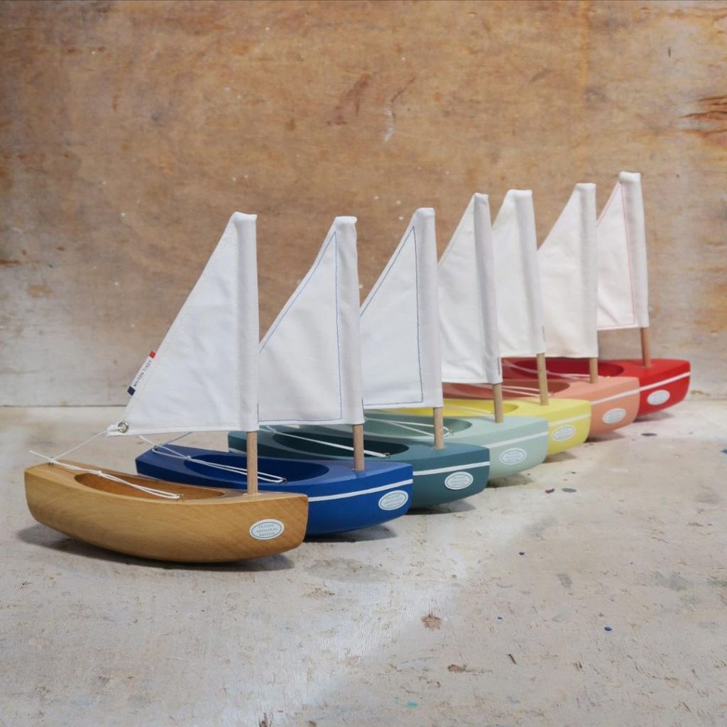 jouet en bois bateau maison tirot