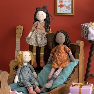Poupée Camélia Les Rosalies