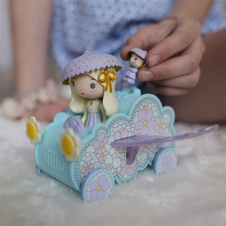 Figurine Tinyly Jil et sa voiture