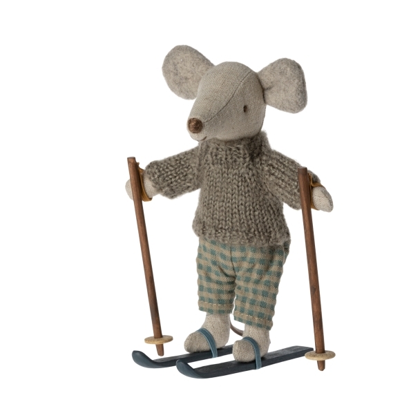 Grand frère souris et ses skis