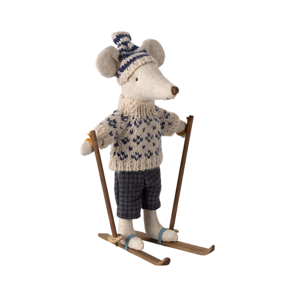 Papa souris et sa paire de ski