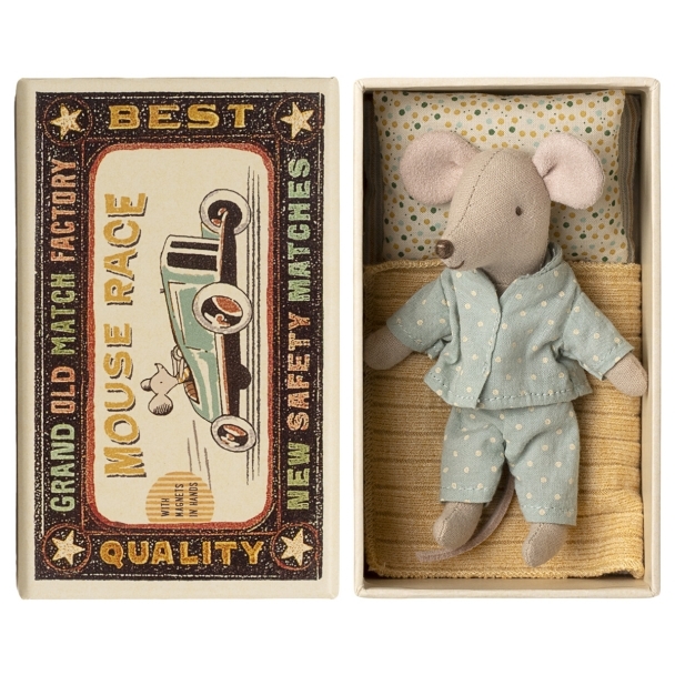 Petit frre souris dans sa boite dallumettes