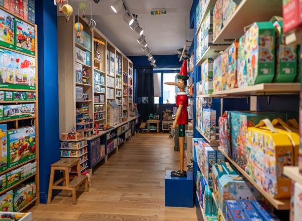 Bonhomme de bois magasin de jouets