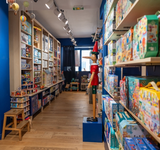 Bonhomme de bois magasin de jouets